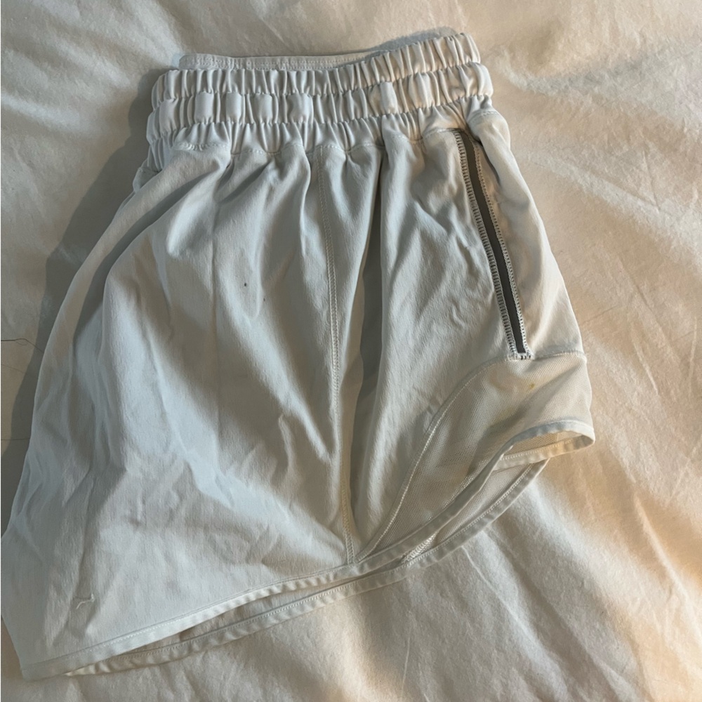 Lululemon Hotty Hot short 2.5inch size 6